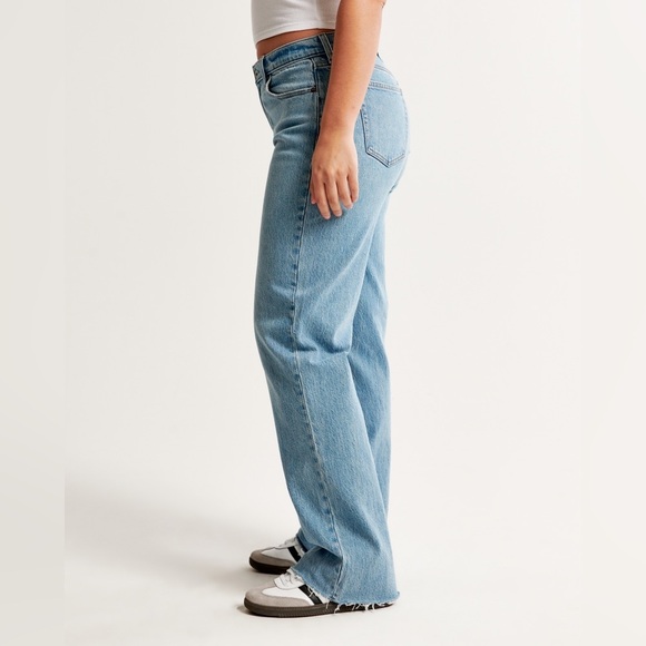 Abercrombie & Fitch The Baggy Low Rise Curve Love Light Wash Raw Hem Size 32|14L - Picture 4 of 11